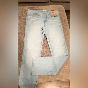 Levi's Stretch Shaping Jeans NWT